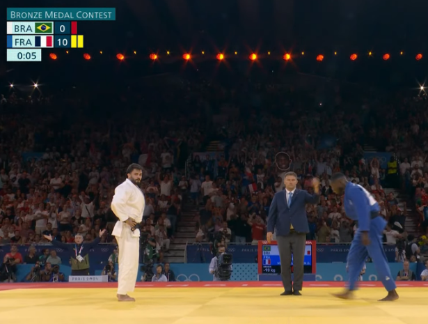 CuriosidadesBRL's tweet photo. VOCÊ FOI ROUBADO, RAFAEL!

O VERDADEIRO MEDALHISTA! https://t.co/tKZ5o8kHUy
