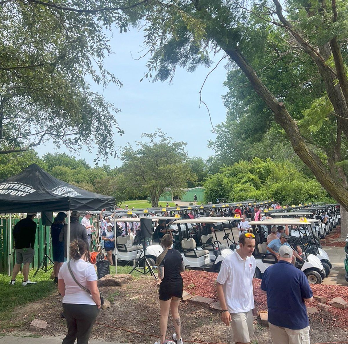 SummitMedia, LLC tweet media