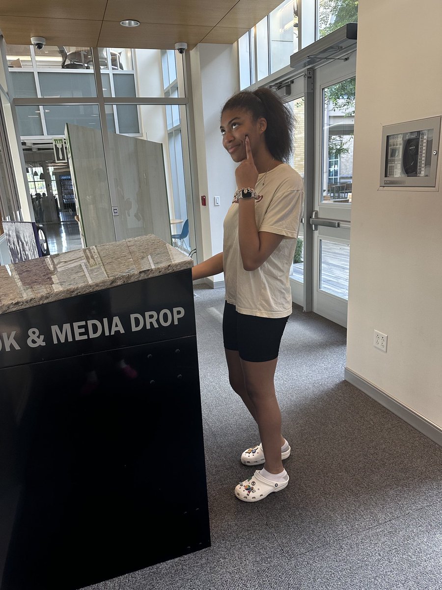 Seniors rocked it! 🎓💪 They dove into learning, asked all the questions, and got out of their comfort zones to master campus life! 🌟📚 #NewAdventures #CampusLife <a href="/DrTabDavis/">Tabitha Davis, MBA, M.Ed., Ed.D.</a> <a href="/YWCPAHISD/">Young Women's College Preparatory Academy</a> <a href="/ywprep/">Young Women's Prep</a>