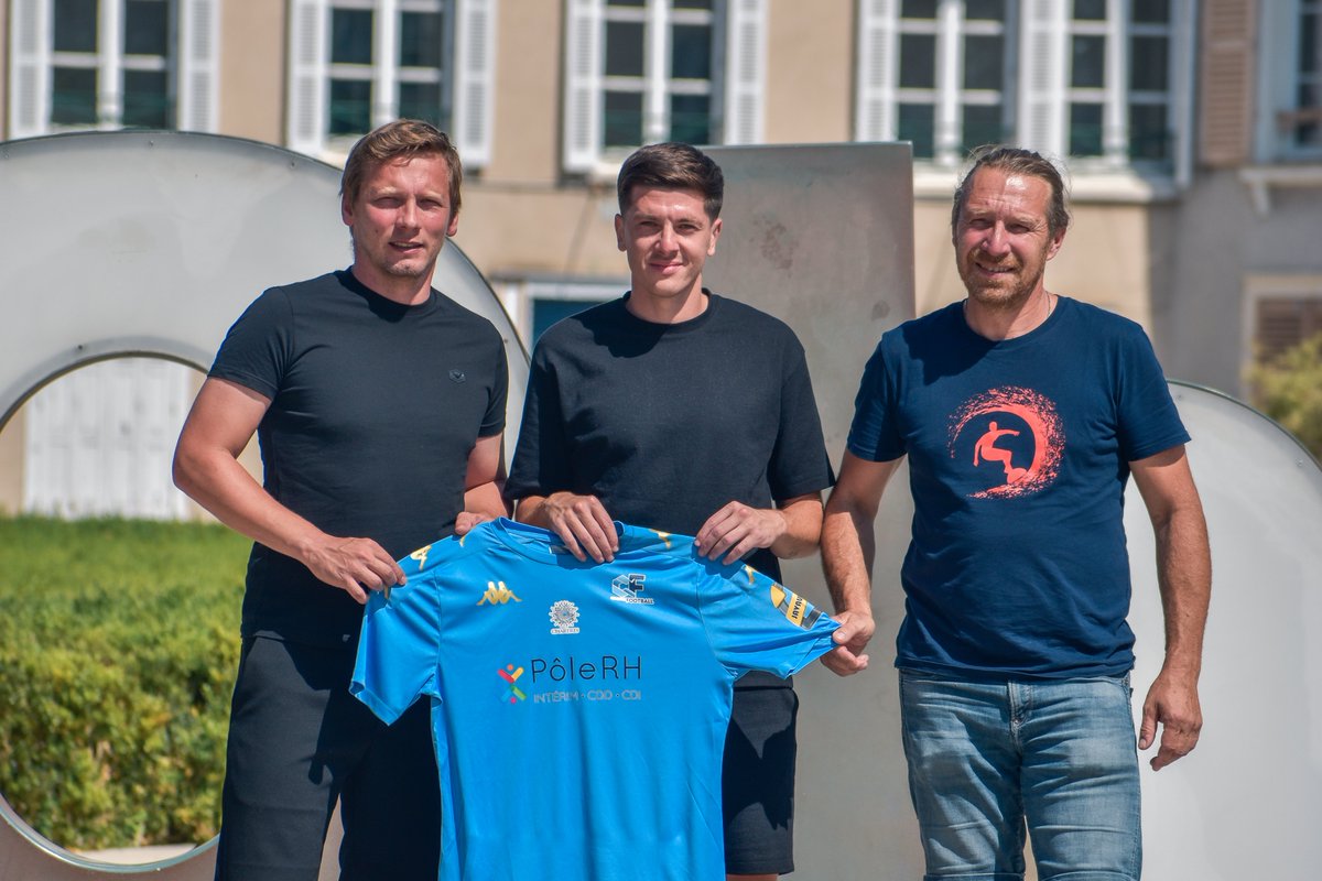 Huitième recrue = 𝗔𝗱𝗿𝗶𝗲𝗻 𝗣𝗶𝗮𝗻𝗲𝗹𝗹𝗶-𝗕𝗮𝗹𝗶𝘀𝗼𝗻𝗶, défenseur ! ✍🏼🔥

Avec plus de 190 matchs au niveau national, Adrien rejoint l'effectif de Laurent Fournier en provenance de Furiani Agliani (N2). 💪🏻

𝗕𝗜𝗘𝗡𝗩𝗘𝗡𝗨𝗘 𝗔𝗗𝗥𝗜𝗘𝗡 ! 🔵⚪️

#Mercato #AllezChartres