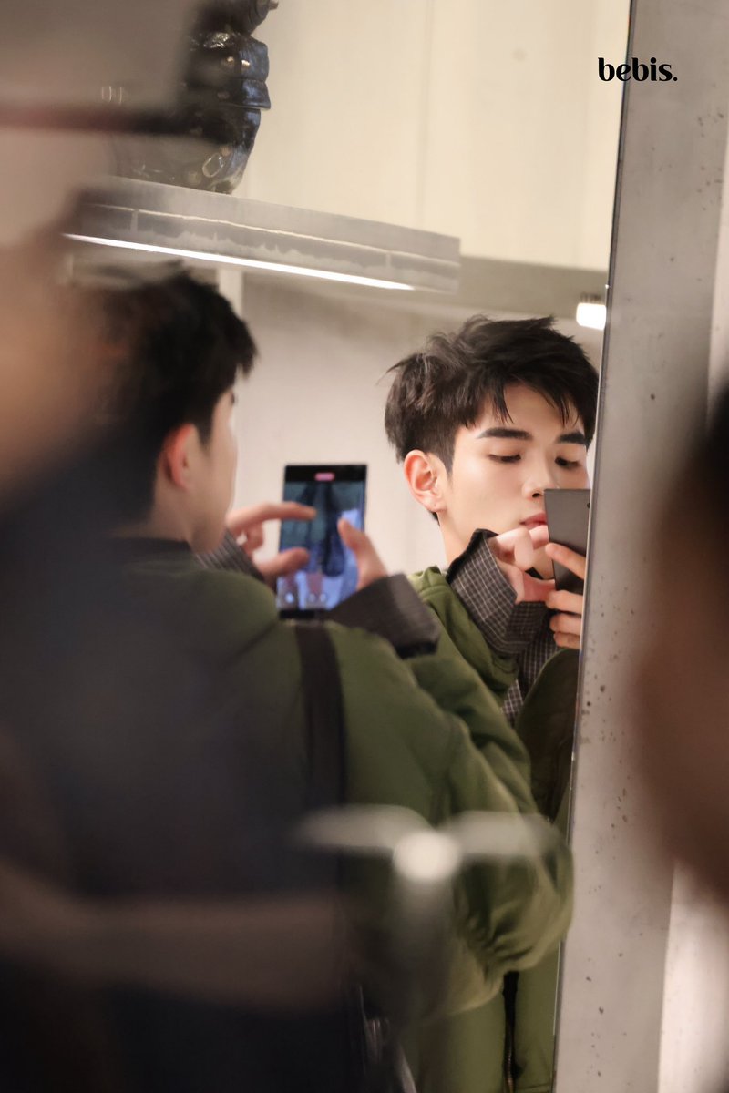 bebisx98's tweet image. มีเด็กแอบถ่ายตัวเองไว้ด้วย 👀

BALENCIAGA BOY FOTFOT
#BalenciagaxFourth
#fourthnattawat @tawattannn