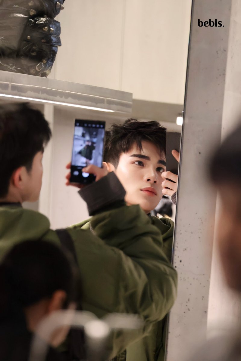 bebisx98's tweet image. มีเด็กแอบถ่ายตัวเองไว้ด้วย 👀

BALENCIAGA BOY FOTFOT
#BalenciagaxFourth
#fourthnattawat @tawattannn