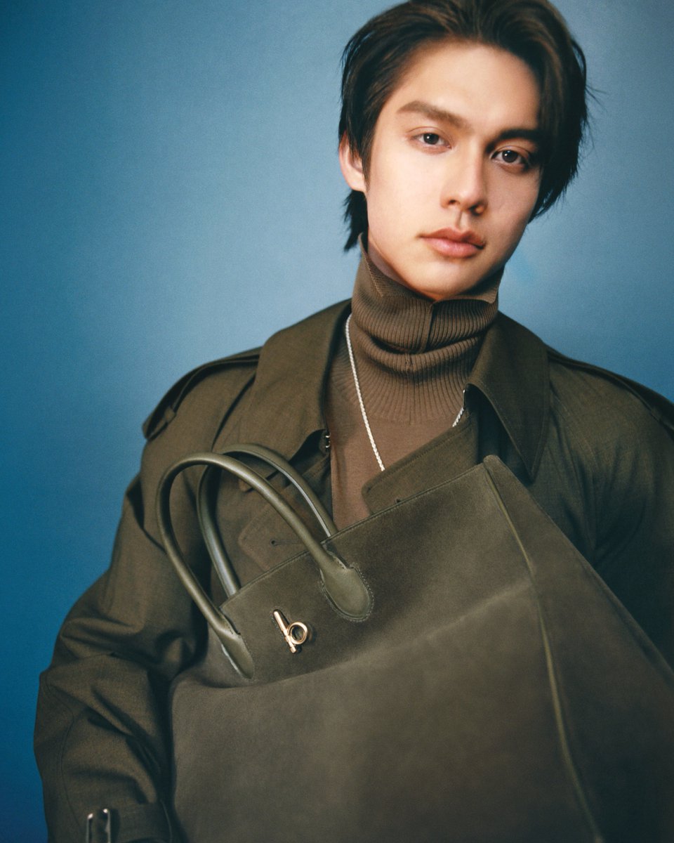 Burberry's tweet photo. Rocking Horse 

#Burberry 

https://t.co/uNXx6DzCAh https://t.co/54IsSLNCF1