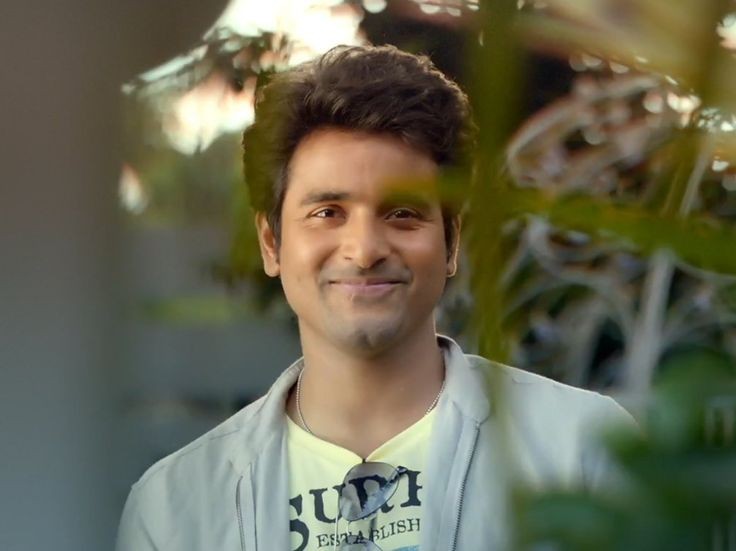 MATHESH67230421's tweet photo. 💥 #Amaran guess Flashback may have apart clean shave, many more Looks ? Like Moustache only ?
Eagerly waiting some Stills with Clean  Shave! Felt it was his career best clean shave Look(off screen)
Eagerly waiting hehe

#Sk23 #AmaranDiwali https://t.co/JykHJ0yW1m