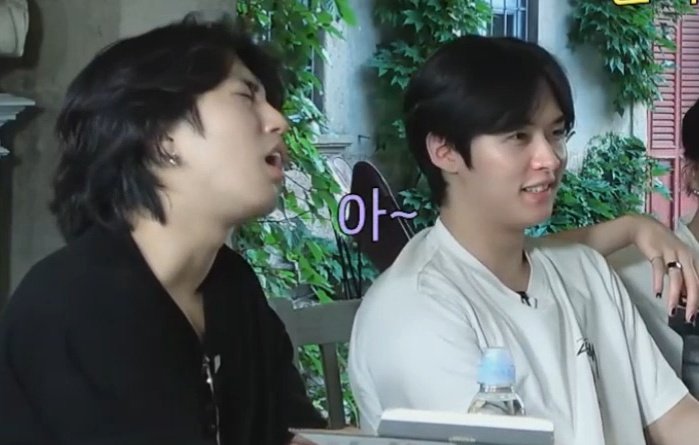 smolsungies's tweet photo. (minsung abt living with eachother)
🐿 😫😫😫im tired of him 
🐰 ☺️😊 the two of us are.....

THEY ANSWER THIS LIKE THEYVE BEEN MARRIED FOR 35 YEARS STFU https://t.co/9NNxIik1Re