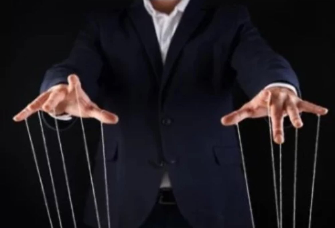 karenmitchell__'s tweet image. ALL PEOPLE are highly likely to have assisted narcissists/psychopaths/coercive controllers (predators) hurt others. 

Predators working in professions such as business, teaching, medicine, journalism… are ridiculously skilled at being the hidden puppet master, getting others to…