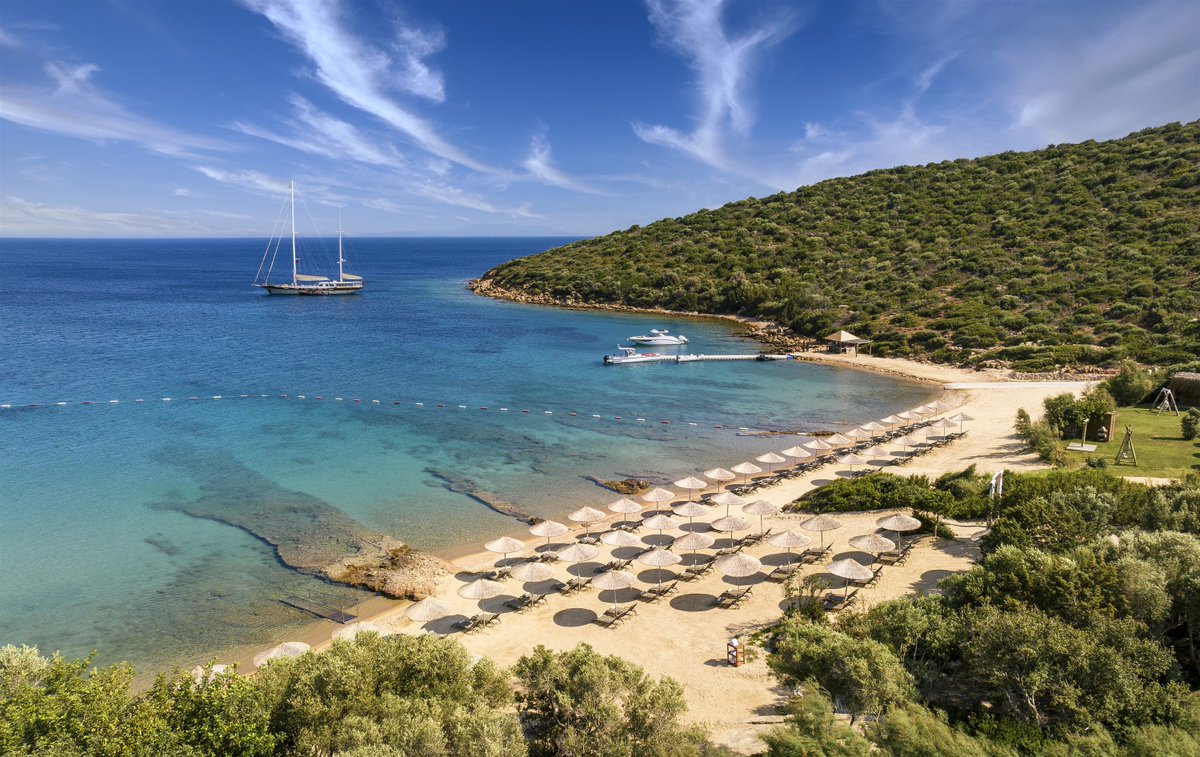 Get ready chasing waves and collecting memories at this mesmerizing view. 💫

Her noktası ayrı güzellikte olan bu manzaranın keyfine varın. 💫

#kempinskibodrum #kempinskidiscovery #bodrum #luxuriousresorts #summer #travel #view