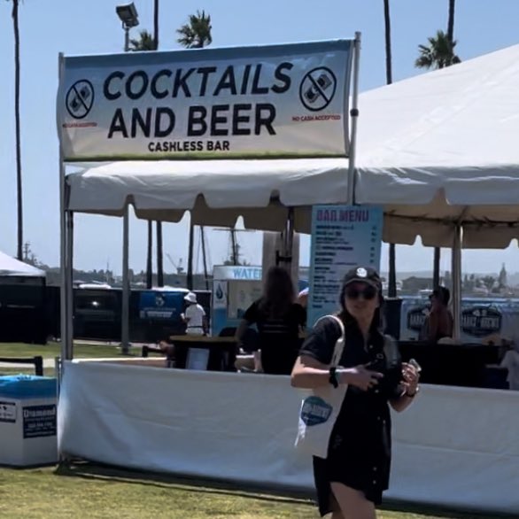 PugGusSD's tweet photo. #PugGus

Doggie hydration vs: Hooman hydration!💦🚰🍺🥃

Gus:"Both doggies and hoomans alike stayed WELL HYDRATED at the Barks and Brew Dog Festival on Saturday. Stay tuned for more Pics &amp; Vids."🤤😉😎🐾 https://t.co/CBVfFahHEC