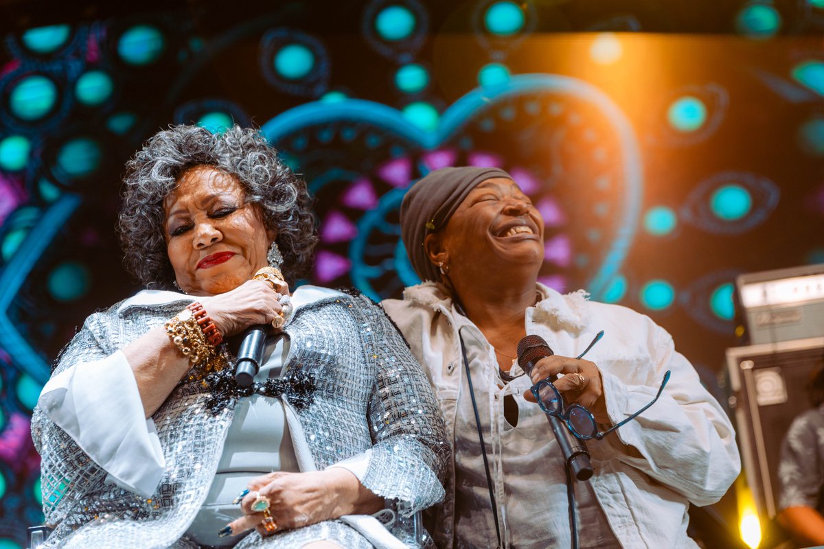 _renanguerra's tweet photo. 9º Festival TendaLab conquista o público de Vitória com shows de Alcione, Odair José, Fundo de Quintal, Filipe Catto e de nomes da cena capixaba 

leia meu texto completo no @screamyell >>> https://t.co/qrauwSX5Lm https://t.co/wPHD0NYGQQ