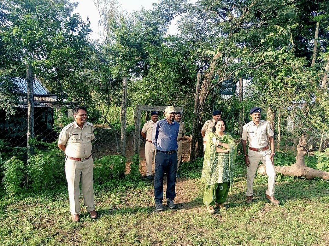 jayotibanerjee's tweet photo. #Rangers are the pivot of Forest Conservation,
Without whom, protecting Forests &amp; Wildlife is impossible,
Nothing better than seeing this tough lot work effectively with grace &amp; smile;
Some of the best humans I've met are Rangers,my favorite people in #Khaki  
#WorldRangersDay https://t.co/f561QH8Esi