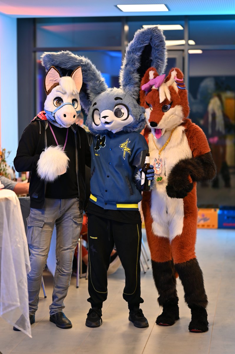 I finally wore my new fursuit that I have been working on at an event! 🐰

🐴<a href="/TheSteelGear/">Steel Gear</a>
🦊 @lazyfox75 

📸social.cologne/@francisv