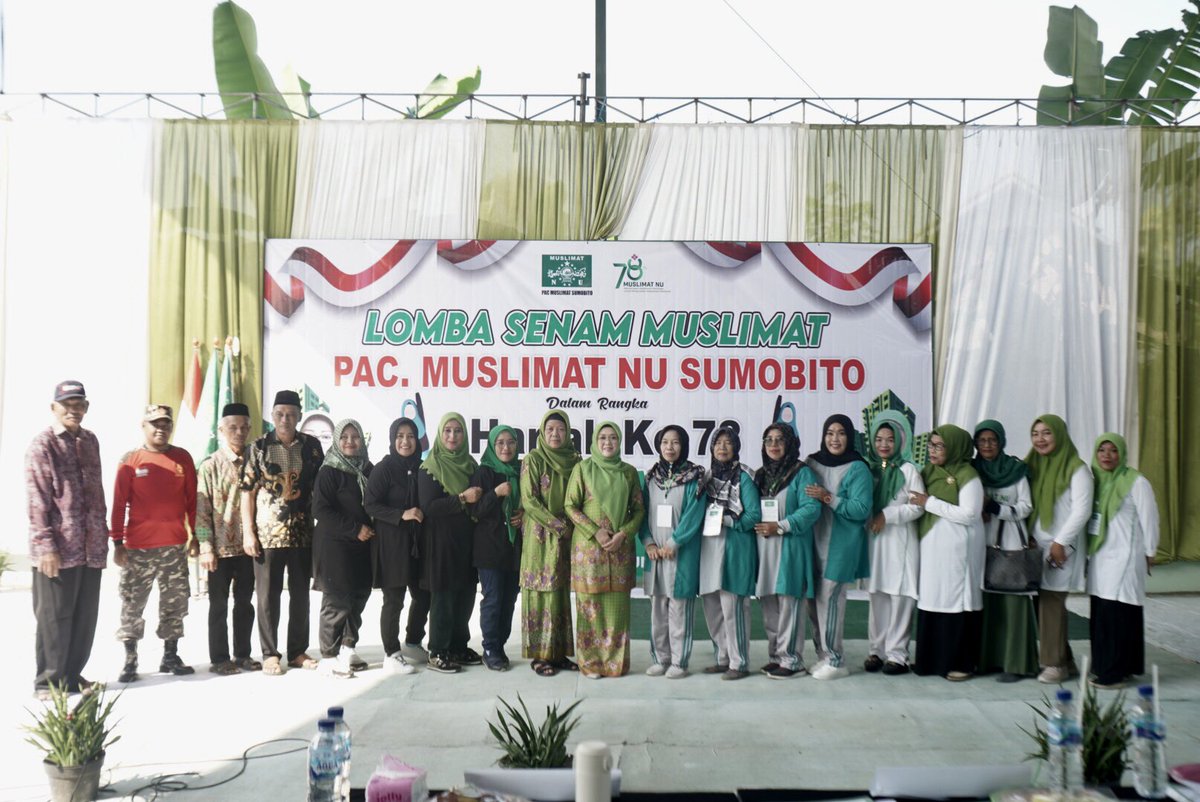 Sahabatningema's tweet photo. Ning @emaumiyyatulch hadir di tengah acara lomba senam Muslimat NU yang diselenggarakan oleh PAC Muslimat NU Sumobito, Jombang, yang mana lomba ini diperingati sebagai Harlah Muslimat NU yang ke-78 tahun. (21/7/24).

#lombasenam #muslimatnu #muslimatnutogetherforever #ningema https://t.co/H0GfeNIJDM