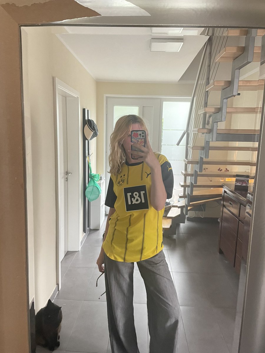 Alice tweet media