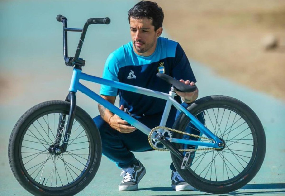 MatiAromi's tweet photo. El que trajo Oro con su bicicleta / El que se lleva el oro haciendo bicicleta . https://t.co/bkfziYWBiM