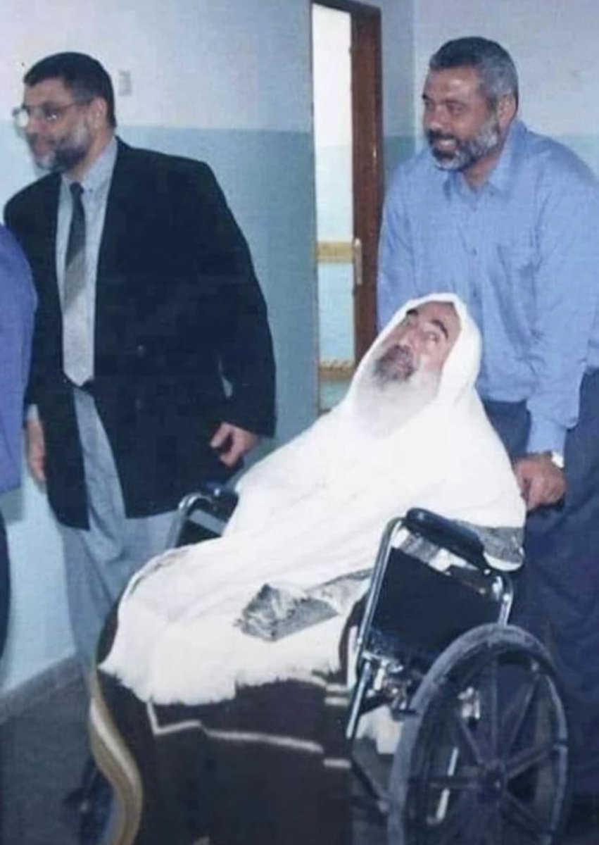 هل يمكن لمن هؤلاء خصومه أن ينتصر ؟؟؟
.
صورة يجب على كل صهيوني أو متصهين أن يتمعن بها جيدا … 

لاتخاصم من باع دنياه بآخرته

ولاتعادي من لايلهيه لهو ولاتجارة

ولاتتشفى فيمن تيقن انهم يألمون كما تألمون

ولاتراهن ضد شعب أغلبهم مشروع شهادة