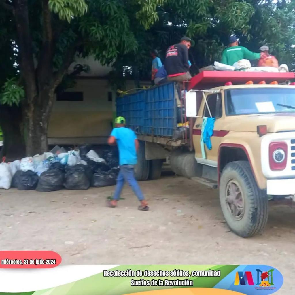 sapmidsfla_'s tweet photo. #31jul | Iniciamos la ruta de recolección de desechos sólidos hoy miércoles #31jul en las siguientes comunidades:

♻️La Participación
♻️Sueños de la Revolución
♻️ Autopista Los Aviadores

#LoQueJuntosContruimos
#VenezuelaEsPaz https://t.co/vDU11EJpOn