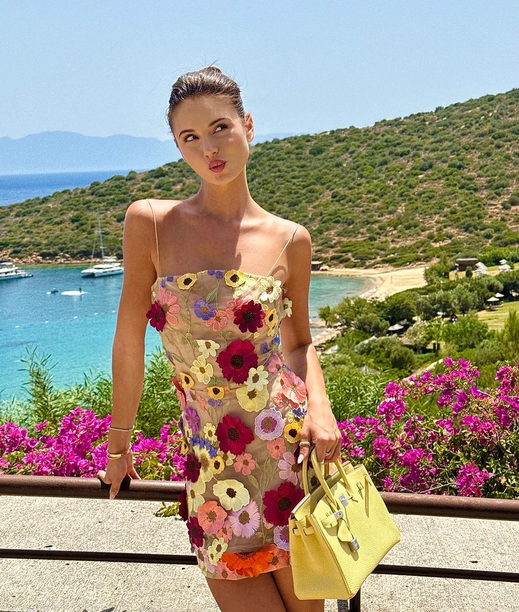 Lost in the waves, found in the serenity by the view of Barbaros Bay. 💫

Sonsuz maviliklerin hakim olduğu muhteşem Barbaros Koyu manzarasına nazır huzurla buluşun. 💫

#kempinskibodrum #kempinskidiscovery #bodrum #luxury #winter #vacation #view