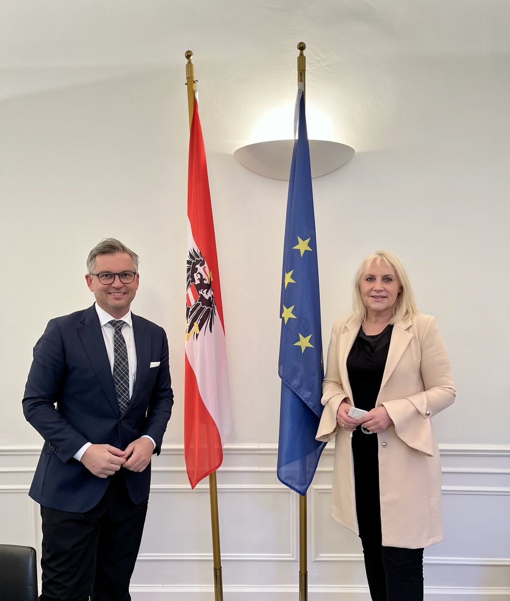 Angelika Winzig (@angelikawinzig) on Twitter photo Mit <a href="/magnusbrunner/">Magnus Brunner</a> hat #Österreich einen erfahrenen und visierten Kandidaten für das Amt des EU-Kommissars. Er ist ein Experte auf der #EU-Ebene und eine ausgezeichnete Wahl. Ich gratuliere ihm ganz herzlich. 🇪🇺💪🏻👍🏻 Mit <a href="/magnusbrunner/">Magnus Brunner</a> hat #Österreich einen erfahrenen und visierten Kandidaten für das Amt des EU-Kommissars. Er ist ein Experte auf der #EU-Ebene und eine ausgezeichnete Wahl. Ich gratuliere ihm ganz herzlich. 🇪🇺💪🏻👍🏻