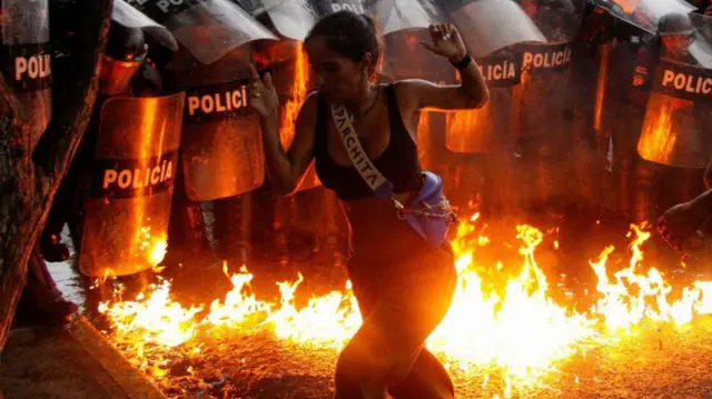 codiguillos's tweet photo. Admirables los venezolanos que están solos luchando contra un coctel de mafias que se enquistó en el poder y que los ha empobrecido.

¡Fuerza, Venezuela! https://t.co/isTJ749Zef