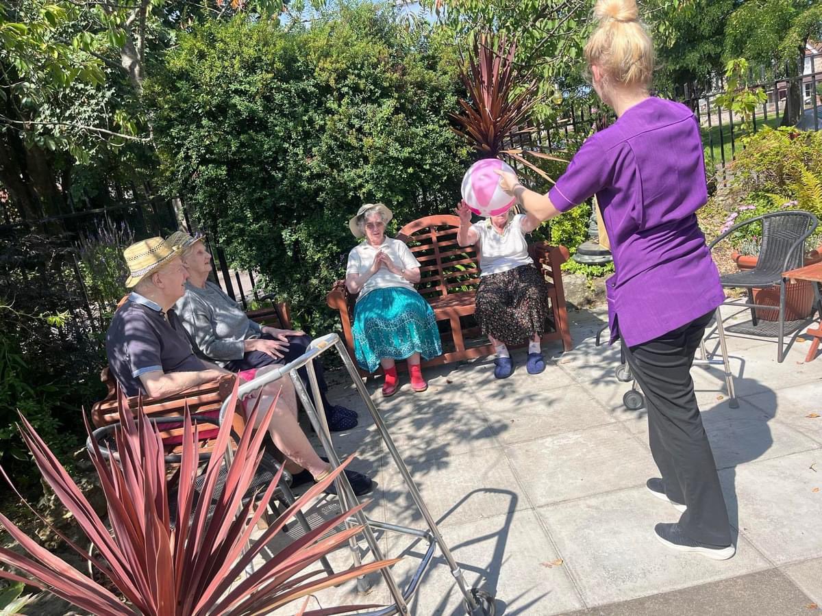 Morning of games🏐🥎 in the garden today with Ola.
It was great to enjoy the sun 🌞.<a href="/AugustaCourt/">AugustaCourt</a>  <a href="/AnchorLaterLife/">Anchor</a>  #games  #OLYMPIC2024