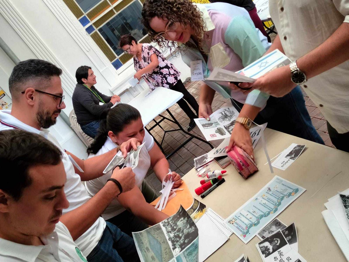 yahadinunum's tweet image. Honored to welcome Mr. Erick Ulate, Ambassador of #CostaRica🇨🇷 to #Guatemala🇬🇹 , to @mholocaustogt during our training &quot;The Holocaust in Movie Scenes&quot; with Paco Santos Juanes Grau. Educators from Guatemala &amp;amp; Costa Rica learning together! 

#BeyondMemory