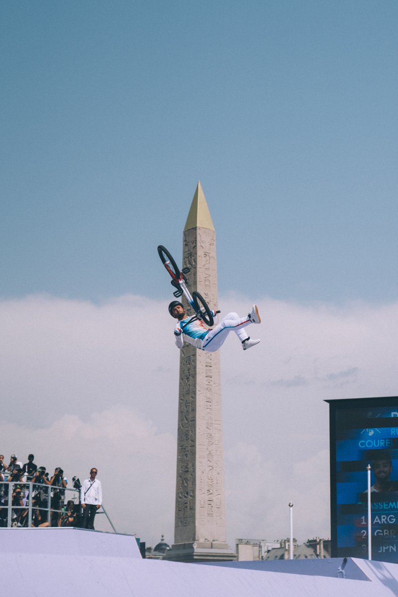 TonyEstanguet's tweet photo. Sûrement pas celle que tu espérais mais la médaille est là !
Merci Anthony de nous avoir offert ces images incroyables, toute la Place de la Concorde a vibré avec toi ! https://t.co/8q4YaAi70e