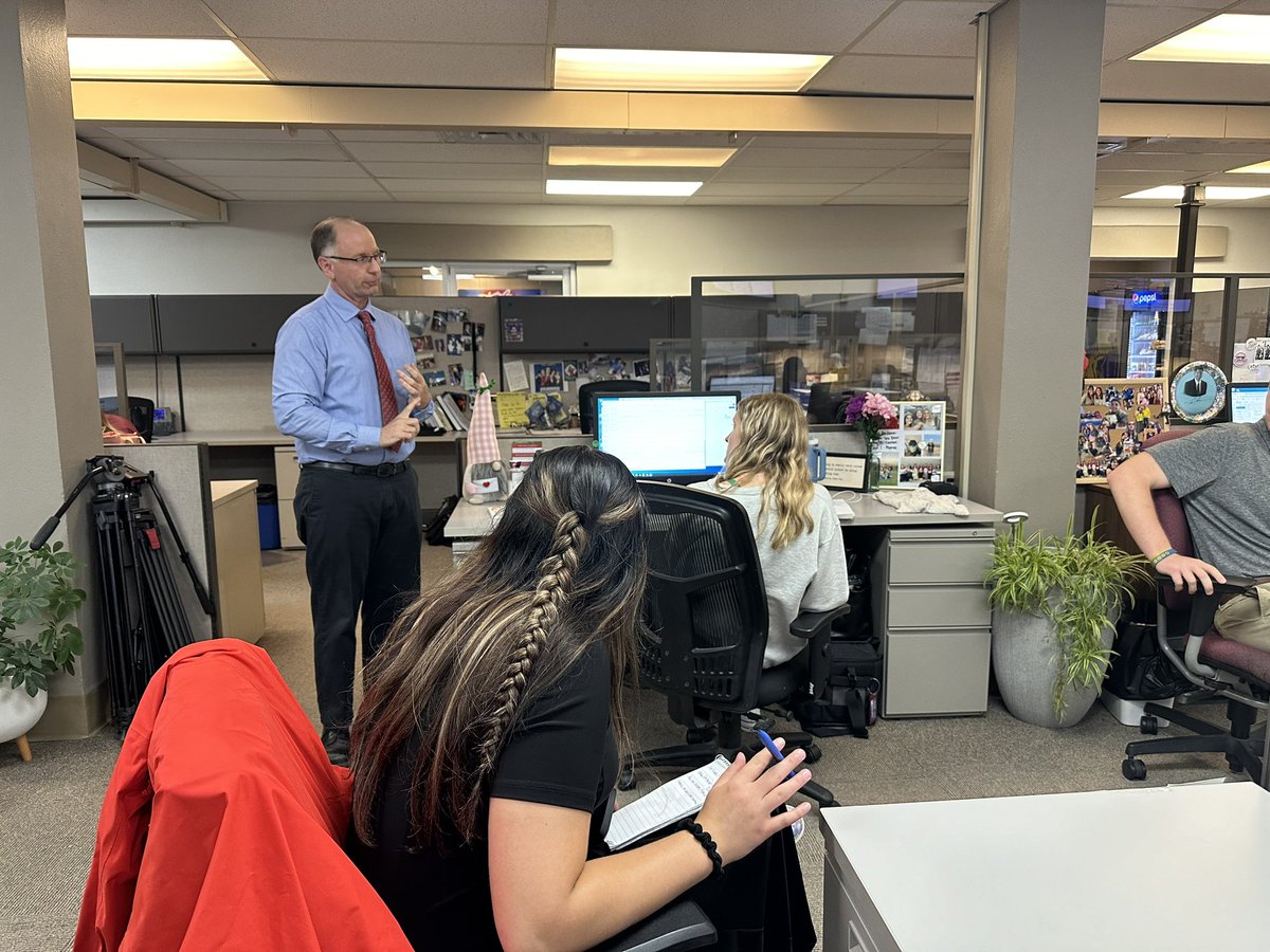 You know weather’s on the way, when <a href="/WxScot/">Scot Mundt</a> kicks off the <a href="/keloland/">KELOLAND News</a> morning meeting. <a href="/kelostormcenter/">KELOLAND Weather</a> is forecasting hail, wind and rain arriving in Sioux Falls around 3pm today. The severe threat continues until 7pm. Stick with us for updates on air and online! ⛈️ 📺 📱