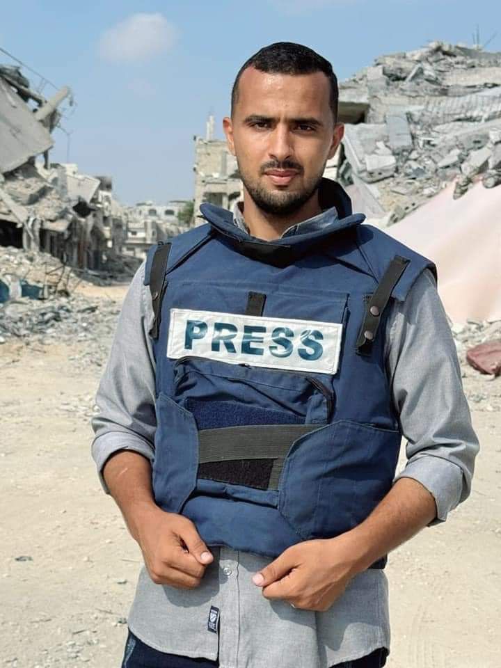 hassaneslayeh's tweet photo. محدث استشهاد مراسل قناة الجزيرة في غزة إسماعيل الغول والمصور رامي الريفي جراء استهدافهما بغارة جوية إسرائيلية في شارع عايدية غربي مدينة غزة https://t.co/lu2lfXDdtK