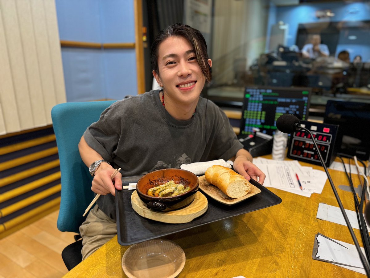 A_yantan1179's tweet photo. お腹が空いた末澤くんのため。

ご要望のアヒージョが

エンディングで登場！

#Aぇヤンタン https://t.co/bA7oOdvRZe