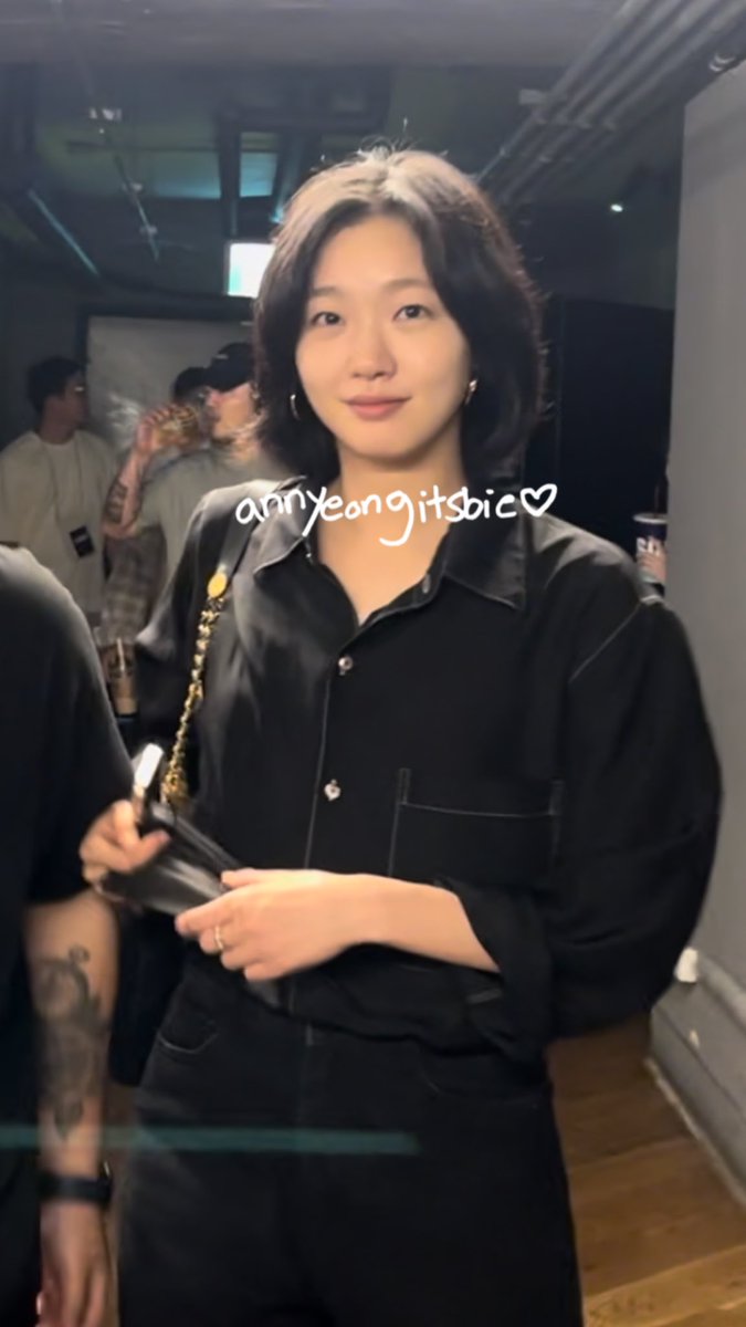 240731 Revolver VIP Premiere 퇴근길

KETEMUU MBAK DUKUNNN LAGIII 🩷🩷🩷 Gila cantik bngt, aku sampe bilang ke diaa cantik bngtt eonni 🥹🥹 Pas akuu panggil dia dada dada gituu 👉🏻👈🏻

#김고은 #KimGoEun