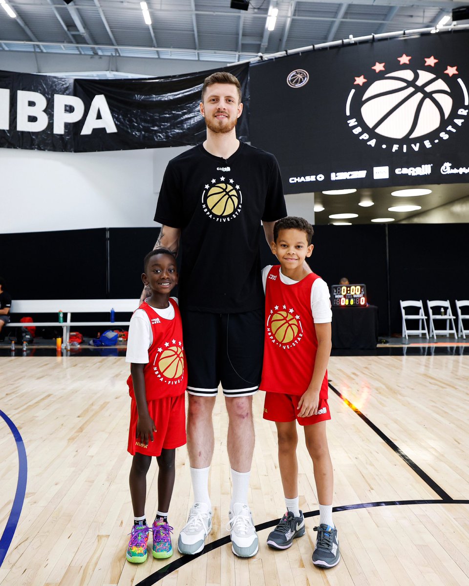Capelli Sport (@capellisport) on Twitter photo ◼️◼️◼️◼️ NBPA X Five-Star Basketball Camp
The last few days have been pretty special at the <a href="/TheNBPA/">NBPA</a> X <a href="/5starbasketball/">Five-Star Basketball</a> camp in NYC. Some <a href="/NBA/">NBA</a> players made their way down to share their wisdom on the game that changed their life, including <a href="/BPortistime/">Bobby BP Portis</a> of the <a href="/Bucks/">Milwaukee Bucks</a> , <a href="/Ipjh55/">Isaiah Hartenstein</a> of ◼️◼️◼️◼️ NBPA X Five-Star Basketball Camp
The last few days have been pretty special at the <a href="/TheNBPA/">NBPA</a> X <a href="/5starbasketball/">Five-Star Basketball</a> camp in NYC. Some <a href="/NBA/">NBA</a> players made their way down to share their wisdom on the game that changed their life, including <a href="/BPortistime/">Bobby BP Portis</a> of the <a href="/Bucks/">Milwaukee Bucks</a> , <a href="/Ipjh55/">Isaiah Hartenstein</a> of