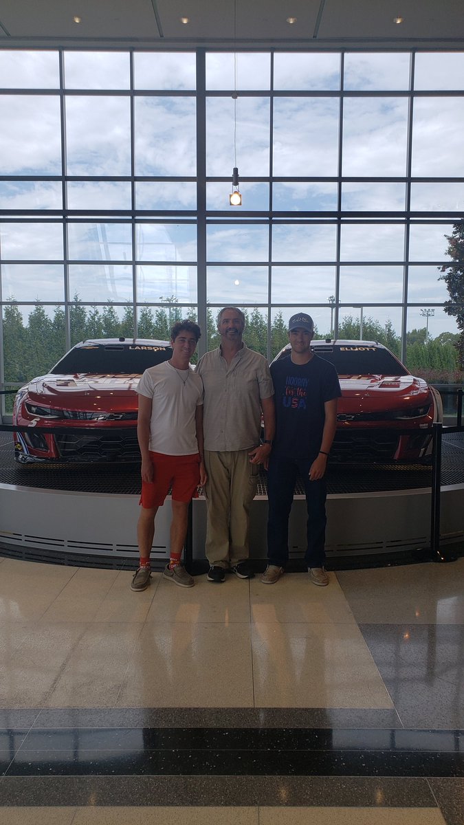 LesliePine's tweet photo. @TeamHendrick I want to express a bit of gratitude towards the receptionists in the lobbies of both of your race shops, as well as the person who greated us at the museum yesterday. They were all so friendly and welcoming. We hope we can return soon. https://t.co/6M7aWsy3Lh