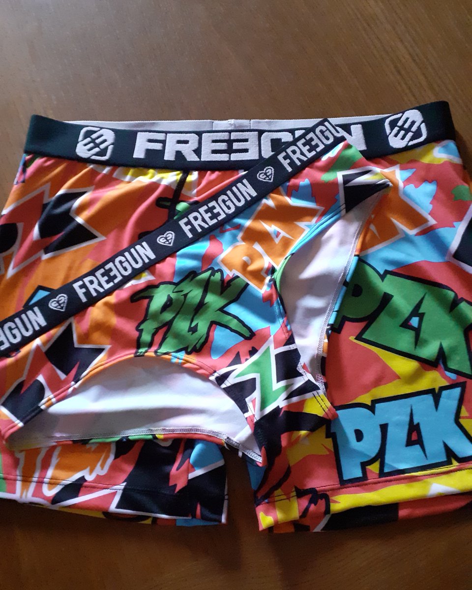 rachelcheve's tweet photo. Regardez ce que j'ai reçu ce matin par courrier, un boxer et un tanga au nom de la collab PZK x FREEGUN. Le groupe PZK m'a directement envoyé ces 2 cadeaux en remerciement de les avoir soutenu dans leur dernier projet. Je suis trop contente. 🤩😍❤

#PZK #MoiMoiMoi #FreeGun https://t.co/uYa0a2aEoi
