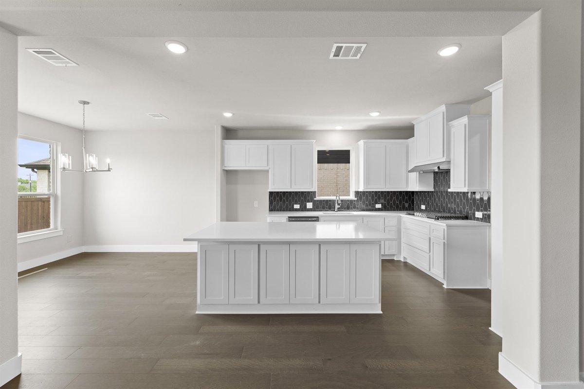 RealFirstTexas's tweet image. 🏡 LAST CHANCE ALERT! 🏡

Our final gem at the stunning Bluewood Community in Celina, TX, is waiting for you! With breathtaking water views and a newly reduced price, this dream home could be yours for just $759,750—that's nearly $30K OFF! PLUS, you'll get up to $20K to use...