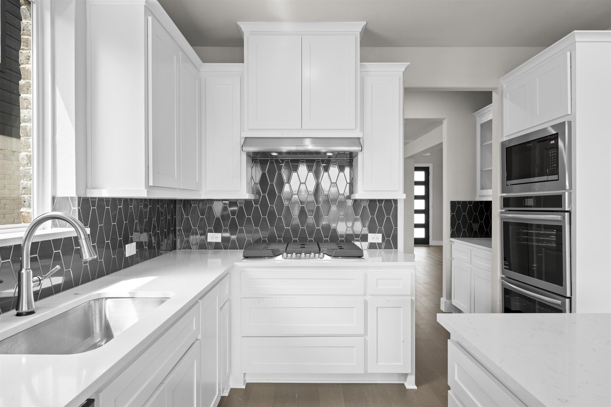 RealFirstTexas's tweet image. 🏡 LAST CHANCE ALERT! 🏡

Our final gem at the stunning Bluewood Community in Celina, TX, is waiting for you! With breathtaking water views and a newly reduced price, this dream home could be yours for just $759,750—that's nearly $30K OFF! PLUS, you'll get up to $20K to use...