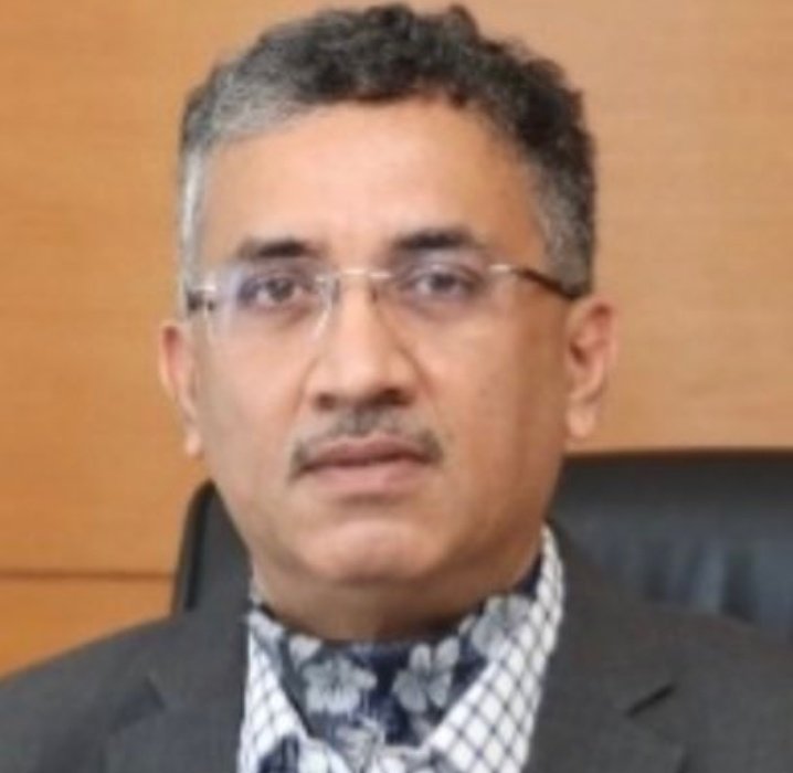 માનનીય <a href="/Mukeshias/">Mukesh Kumar</a> સાહેબમે શિક્ષણ વિભાગનાં સચિવ બનવા બદલ ખુબ ખુબ અભિનંદન સહ શુભેચ્છા....💐💐💐
આશા છે કે આપના આવતાની સાથે જ 24,700 ની કાયમી શિક્ષકોની ભરતી સત્વરે પ્રેસ કોન્ફરન્સમાં રજૂ કરેલ તારીખ મુજબ સમયસર પુર્ણ થાય.
મળીએ એક નવી આશા અને ઊર્જા સાથે.
#गुजरात_मांगे_स्थाई_शिक्षक