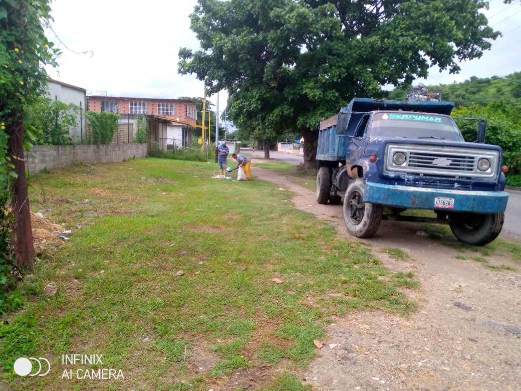 #31Jul La agenda de paz, trabajo y desarrollo es la que apostamos nosotros en Santiago Mariño, he aquí una muestra de eso. Desde bien temprano, estamos en la calle llevando a cabo trabajos en materia de limpieza. ¡Pueblo noble de #Aragua es Turmero! #VenezuelaEsPaz