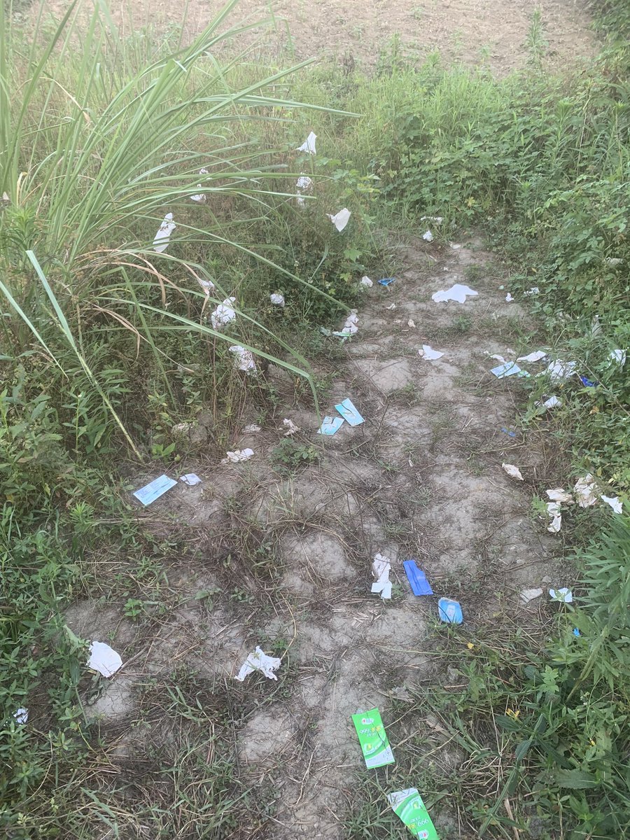 警官学院的野战炮场，也有人现在去对面菜地里群P～ 
#成都鸟洞 #口交 #射精 #深喉 #深喉操嘴 #吞精 #人肉飞机杯 #暴露 #野裸 #3p #多人3P #农牛 #插嘴 #口爆 #颜射