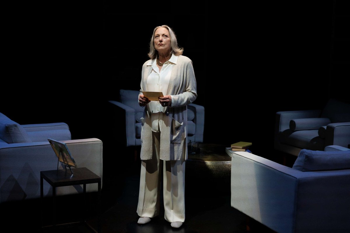 stratfest's tweet image. A #stagefashion look for fans of resort wear (and White Lotus).

Pair your linen button-down with wide leg trousers, then finish off the look with a flowy open front cardigan and a pair of sleek flats. Guaranteed  elegance no matter what life throws at you 🐐

#stage #SFGoat