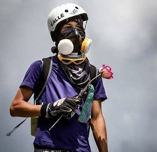 esto también es por todos ustedes muchachos, siempre en nuestros corazones. aunque pasen los años, nunca nunca nunca los olvidaremos.

que no se derrame más de nuestra propia sangre 

💛💙💔
