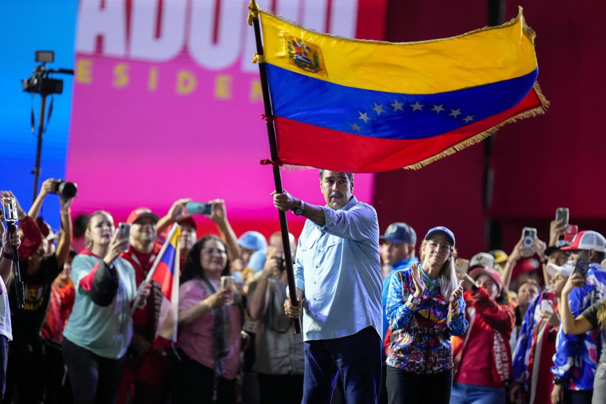 Denunciamos enérgicamente la escalada fascista contra la Revolución Bolivariana, el Presidente <a href="/NicolasMaduro/">Nicolás Maduro</a> y la unión cívico-militar que él encabeza. Reiteramos nuestro firme apoyo y solidaridad ante la injerencia externa para tratar de desestabilizar a ese hermano país.