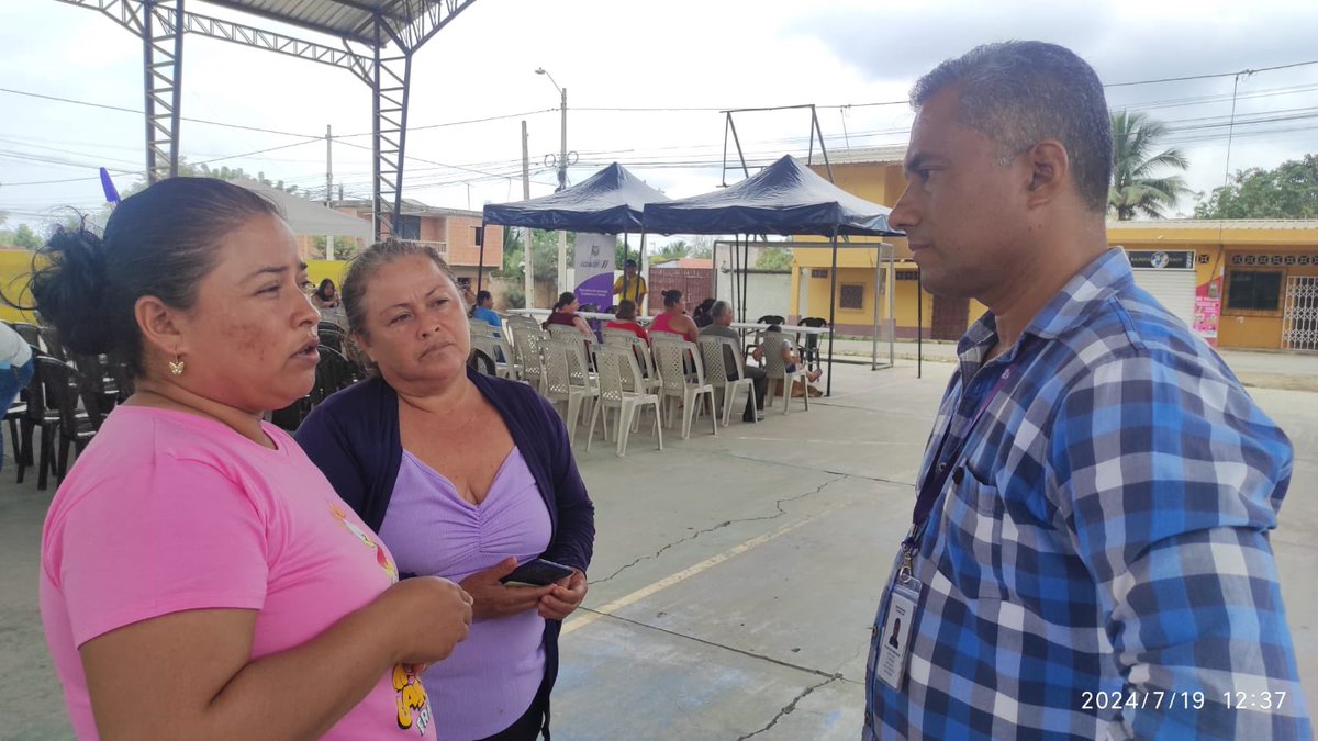 GoberManabi's tweet photo. En Sucre, ciudadanos accedieron a los servicios de varias instituciones de el Gobierno, quienes llevaron sus atenciones hasta el sitio. 

Esto se realizó gracias a la articulación de la Jefatura Política con las diferentes carteras de estado.

#ElNuevoEcuadorResuelve https://t.co/WCtRxOInpm