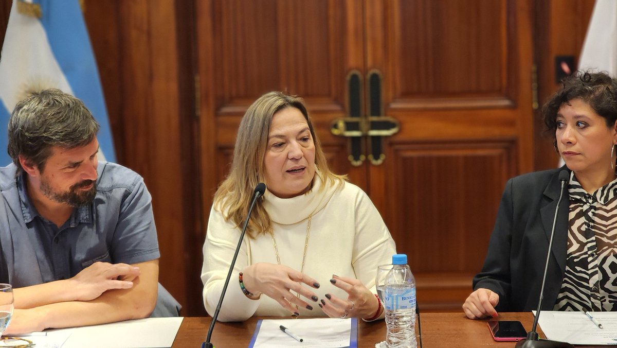 CULTURA 🎭 🖌️

En formato híbrido se desarrolla el Taller de <a href="/CAMECultura/">CAME Cultura</a> a cargo de <a href="/alemoccioli/">Alejandra Moccioli</a>, quien resume las actividades del sector realizadas en el último tiempo y presenta una nueva edición del Premio CAME Cultura. Por otra parte, representantes de la Secretaría de