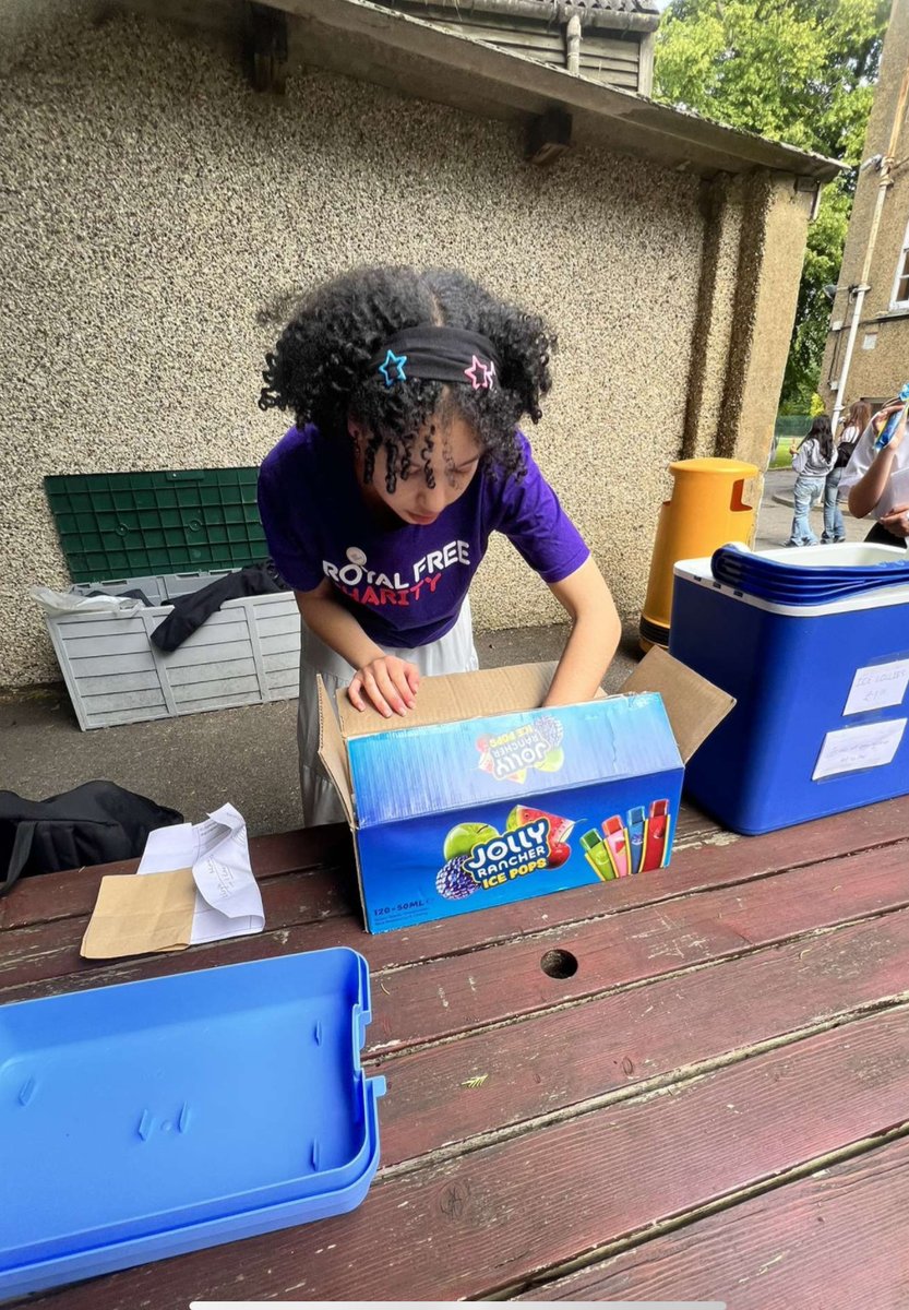 Lydia and her friends have been helping to keep their classmates cool during the heatwave with their charity ice lolly sale.

They raised a fantastic £470 by selling ice lollies and encouraging students to wear non-uniform for a small fee.

Thank you to everyone who donated! 💙🍦