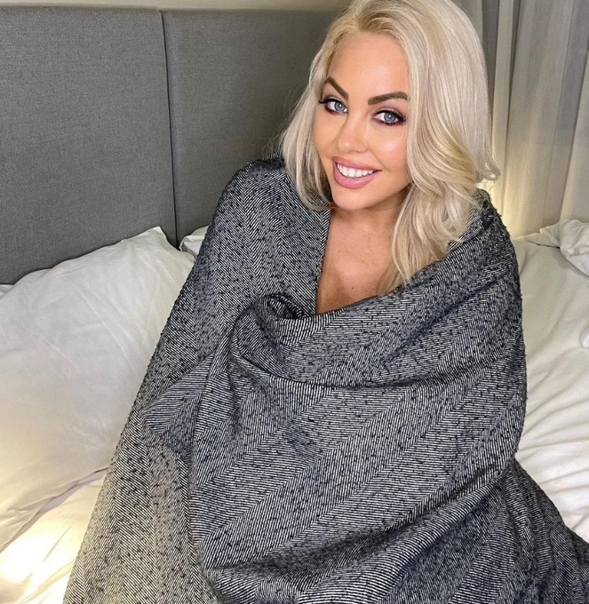 I will remove the blanket if I see you here.  👇🏻👇🏻👇🏻FREE SUBS👇🏻👇🏻👇🏻 https://t.co/Wp8ECsGNkD Consider