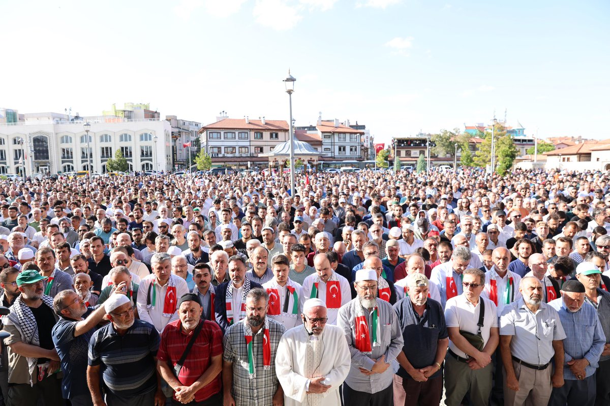 a_pekyatirmaci's tweet photo. “Allah yolunda öldürülenlere “ölüler” demeyin. Hayır, onlar diridirler. Ancak siz bunu bilemezsiniz.”

Bakara, 154

Terör devleti İsrail’in alçakca saldırısı sonucu şehit olan İsmail Haniye’nin gıyabi cenaze namazını hemşehrilerimizle birlikte kıldık.

Rabbim şehadetini kabul etsin. 

#İsmailHaniye