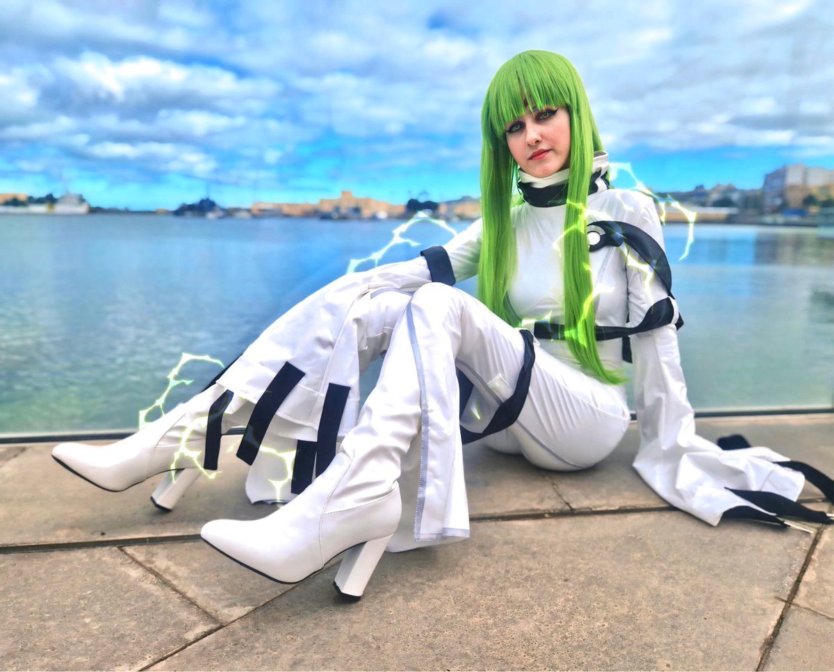 Dakiyumecosplay's tweet image. “Las lágrimas falsas pueden herir a otras personas, pero las sonrisas falsas son capaces de herir a uno mismo”

- C.C, Code Geass - 💚✨

📸: jorge_photography5 (ig)
Edit: miiyamr (ig) and me &amp;lt;3

#cc #cccodegeass #codegeass #cccosplay #codegeasscosplay #anime #manga #cosplayer