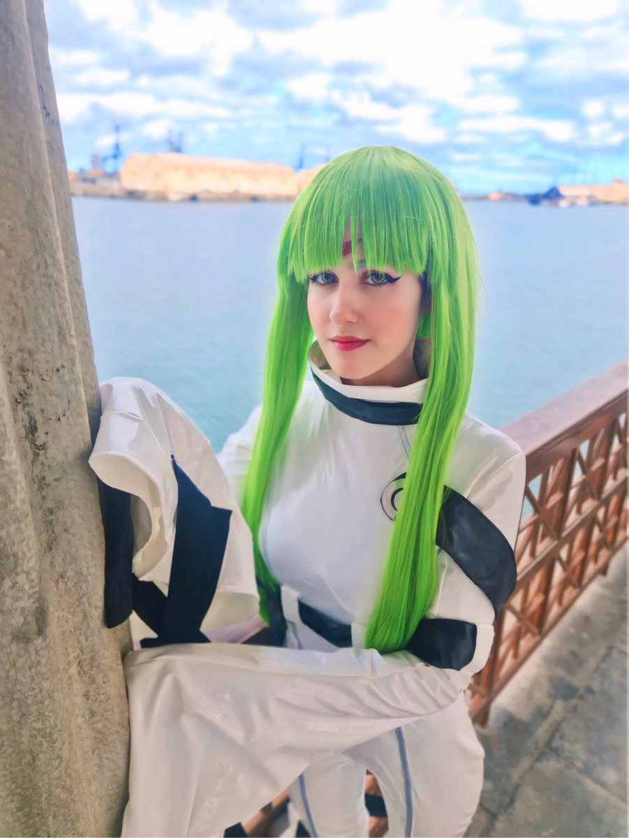 Dakiyumecosplay's tweet image. “Las lágrimas falsas pueden herir a otras personas, pero las sonrisas falsas son capaces de herir a uno mismo”

- C.C, Code Geass - 💚✨

📸: jorge_photography5 (ig)
Edit: miiyamr (ig) and me &amp;lt;3

#cc #cccodegeass #codegeass #cccosplay #codegeasscosplay #anime #manga #cosplayer