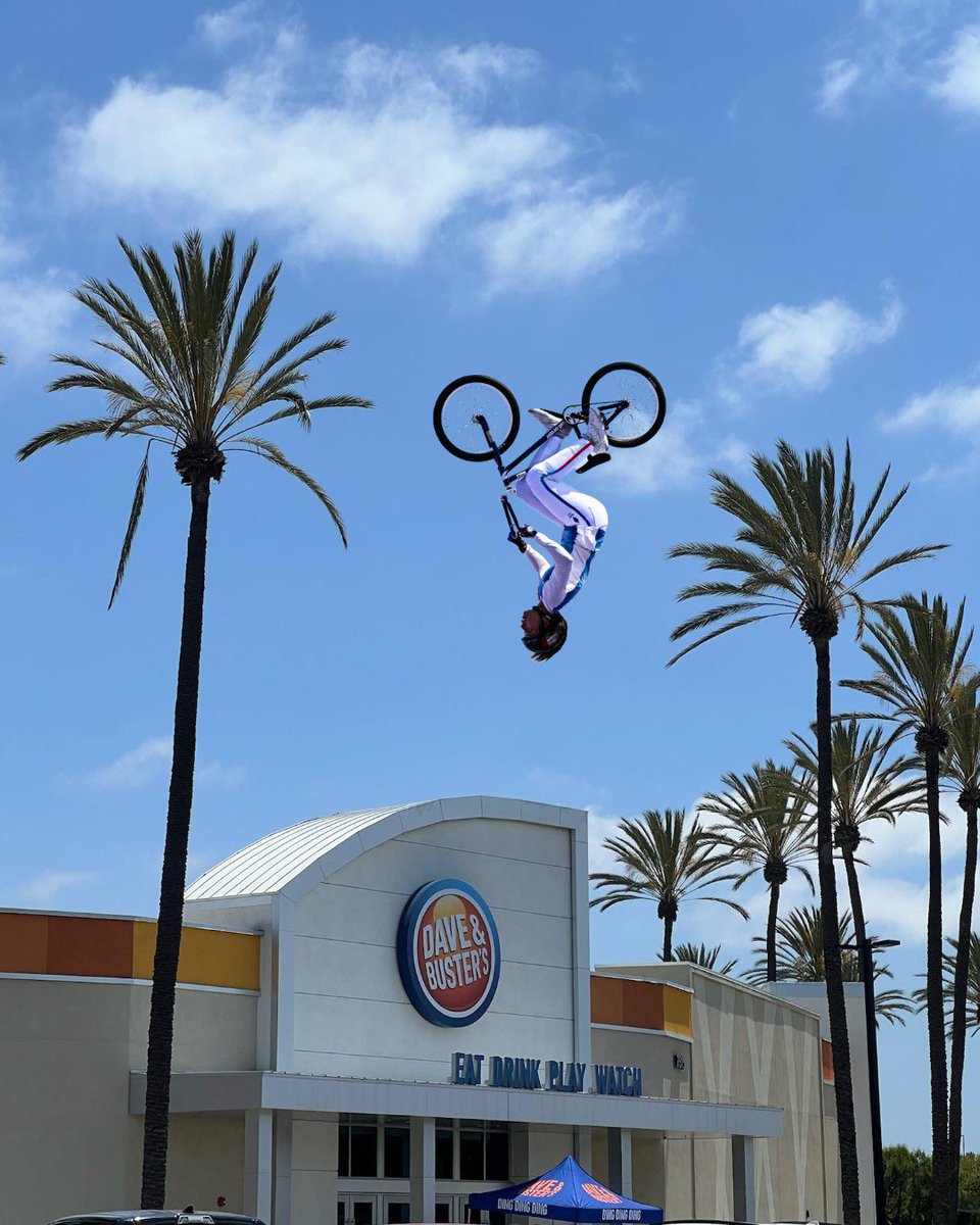 Dave & Buster's tweet media