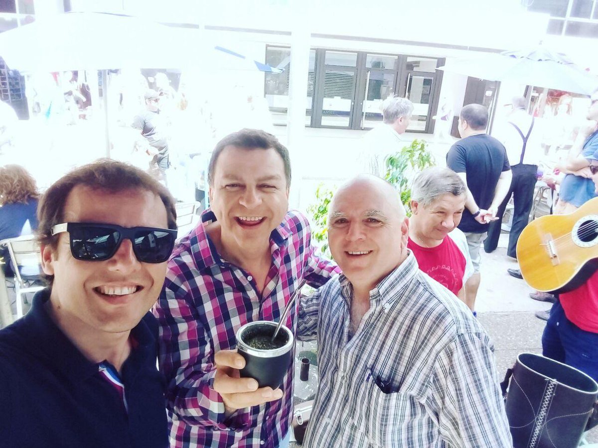 Q.E.P.D querido amigo Mario Fassi. Te recordaré siempre genio y maestro.